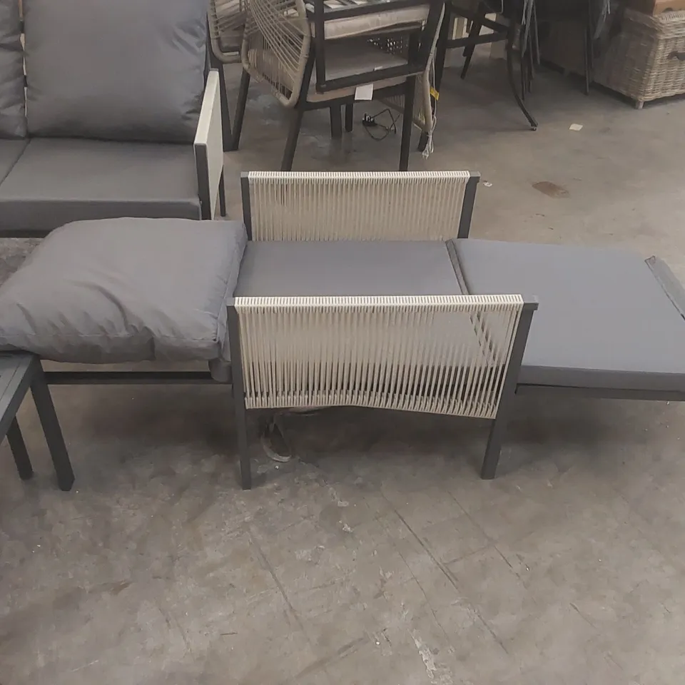 DESIGNER GARDEN SOFA GROUP WITH COFFEE TABLE
