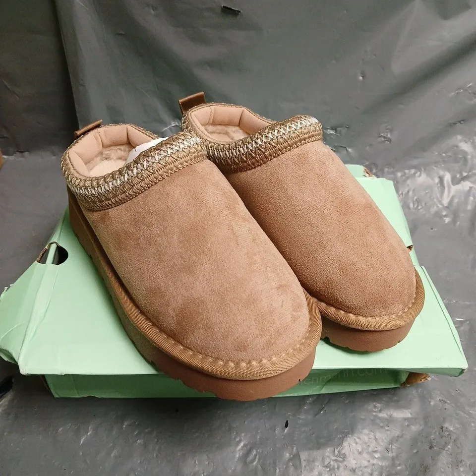 BOXED PAIR OF DEICHMANN SLIP ON SHOES - 1 