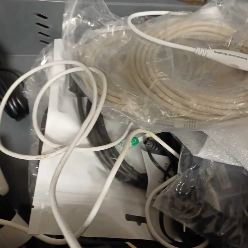 LOT OF APPROX 20 ASSORTED ELECTRICAL POWER CABLES 