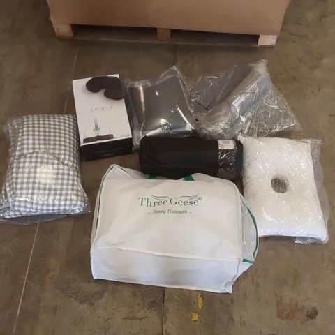 PALLET TO CONTAIN A LARGE ASSORTMENT OF PILLOWS, CUSHIONS AND RELATED PRODUCTS 