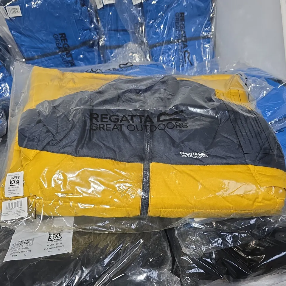 LOT OF APPROXIMATELY 16 ASSORTED BRAND NEW REGATTA AND DARE2BE CLOTHING ITEMS
