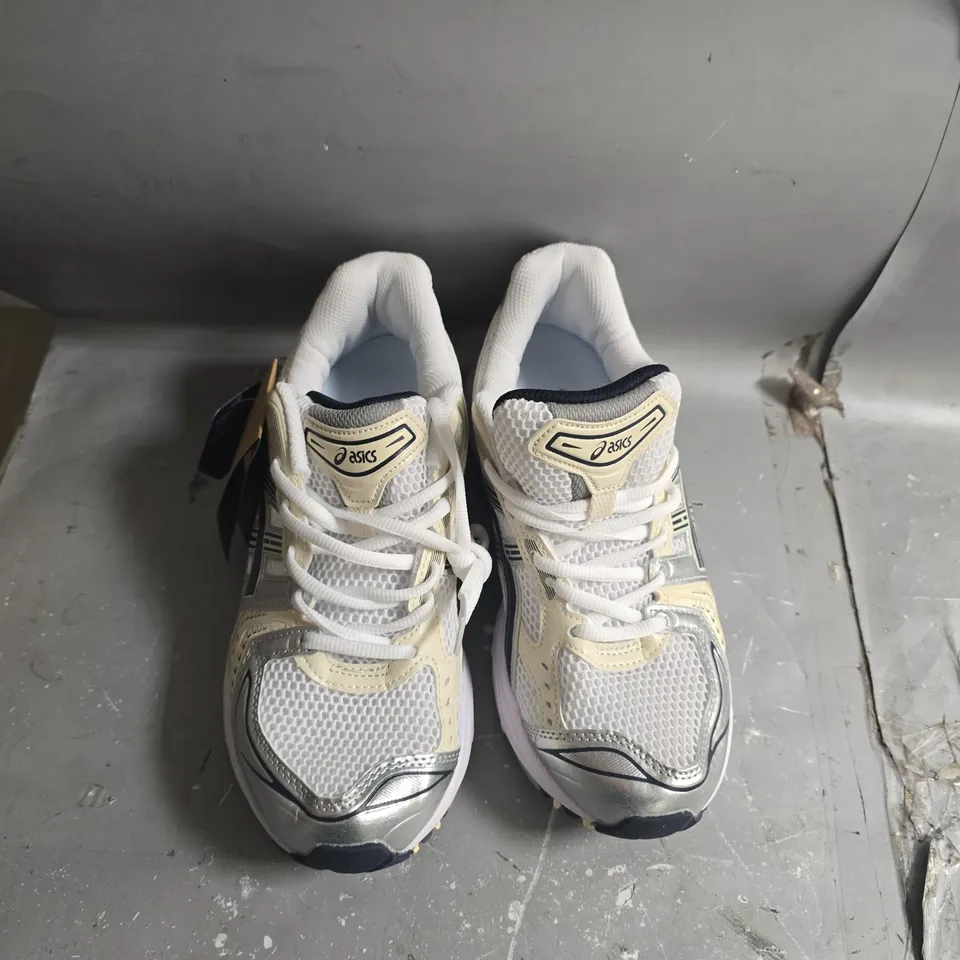 BOXED PAIR OF ASICS TRAINERS IN SILVER/WHITE - UK 8.5