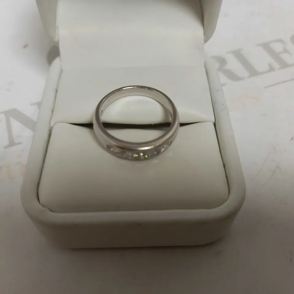 DESIGNER 18CT WHITE GOLD FIVE STONE RING SET WITH DIAMONDS WEIGHING +-0.51CT
