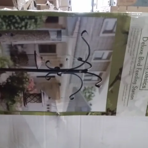 BOXED ELTON METAL POLE DECORATIVE BIRD FEEDER 