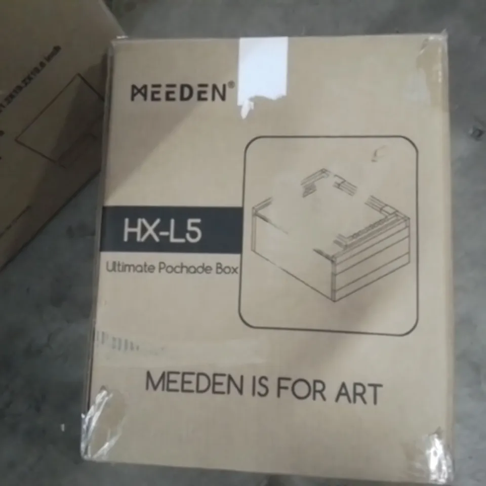 PALLET OF ASSORTED ITEMS TO INCLUDE, MEEDEM ULTIMATE POCHADE BOX, UMBRELLAS, BOXED CHAIRS, SPIN MOP, FOLDING CHAIR, SMART MIRROR.