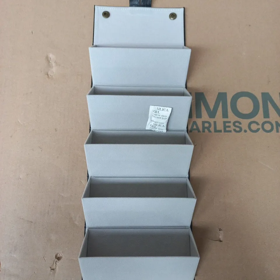 APPROXIMATELY 50 FOLD OUT 5 SLOT GLASSES ORGANISERS