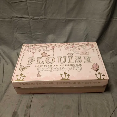 PLOUISE 10 ITEM GIFT BOX TO INCLUDE JELLY PRIMER, ALL OVER BODY GLOW, FALSE EYELASHES ETC