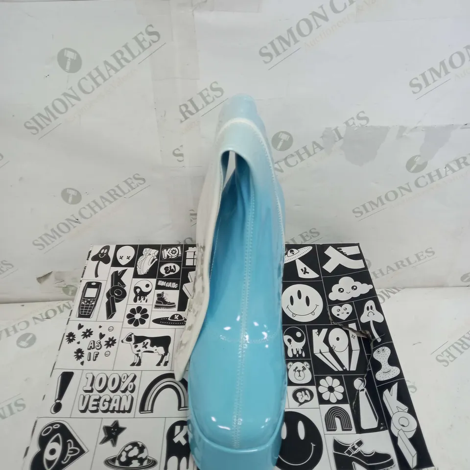 BOXED PAIR OF KOI FOOTWEAR BUBBLEGUM BURST HEELED LONG BOOTS IN BLUE OMBRE PATENT - SIZE 6