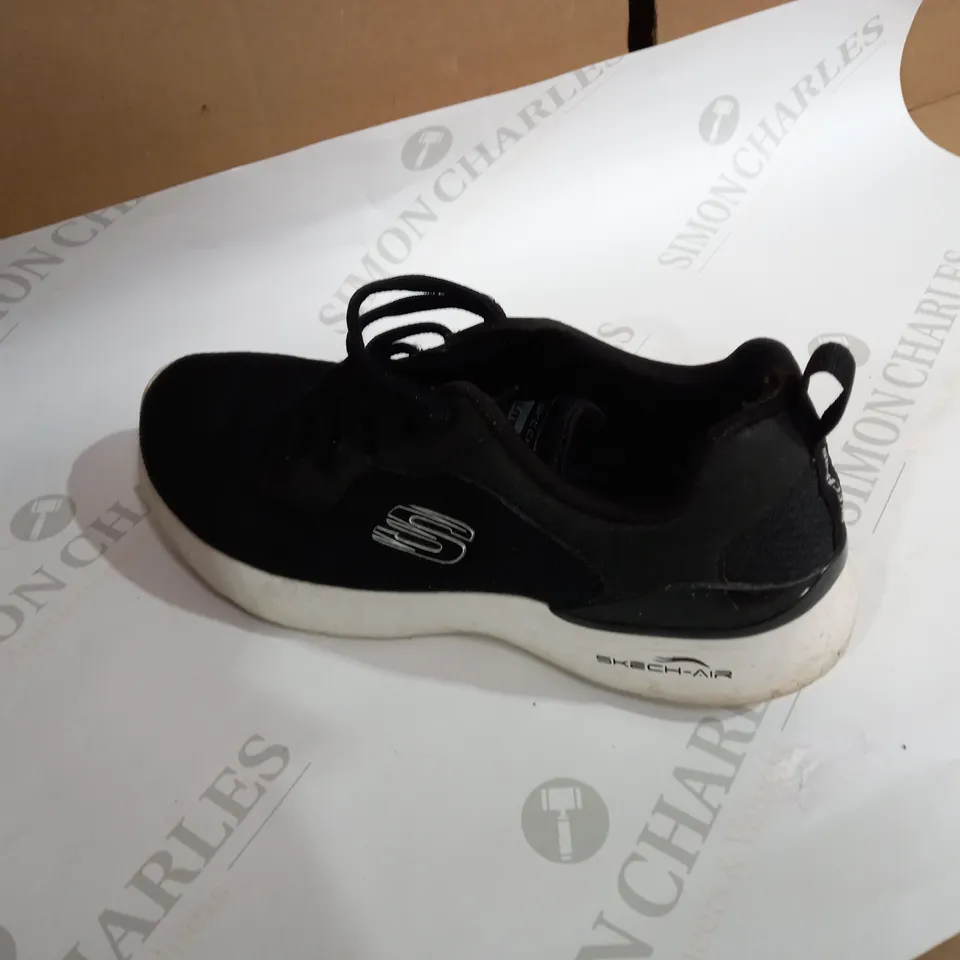 SIZE 4 SKECHERS AIR DYNAMITE TRAINERS BLACK