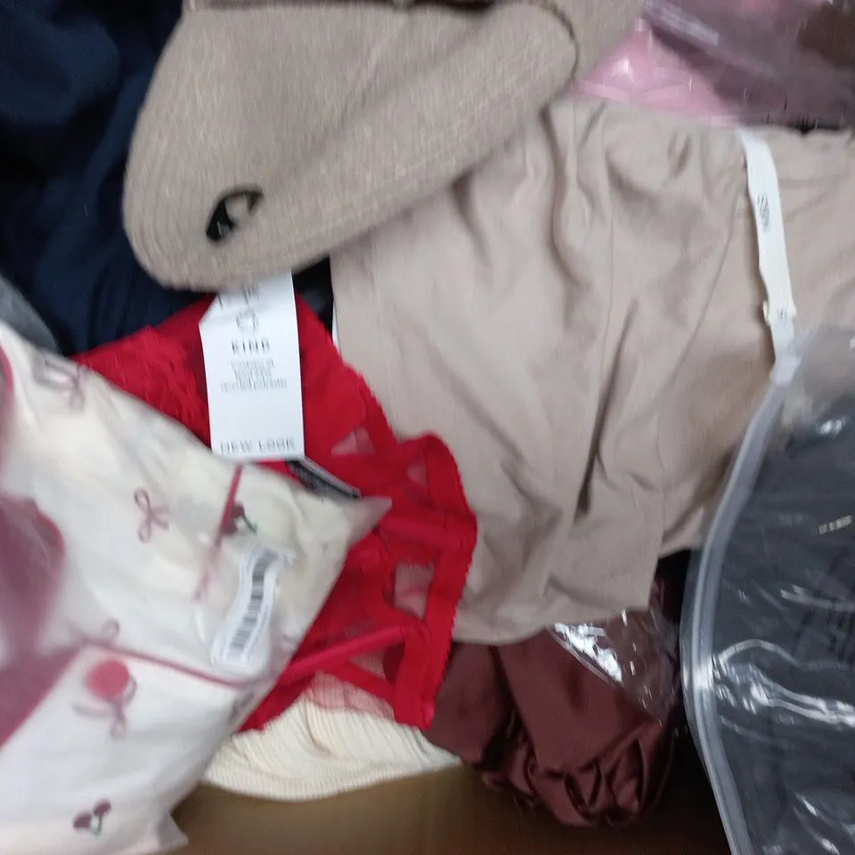 APPROXIMATELY 20 ASSORTED CLOTHING AND FASHION PRODUCTS IN VARIOUS STYLES AND SIZES - COLLECTION ONLY