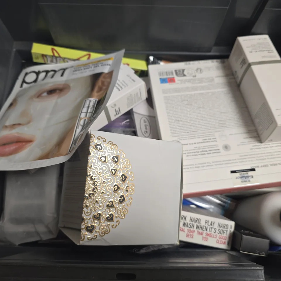 APPROXIMATELY 15 ASSORTED HEALTH & BEAUTY PRODUCTS TO INCLUDE BIODANCE BIO COLLAGEN MASK, THE ORDINARY HYALURONIC ACID, LASH UP TRIAL KIT, ETC - COLLECTION ONLY