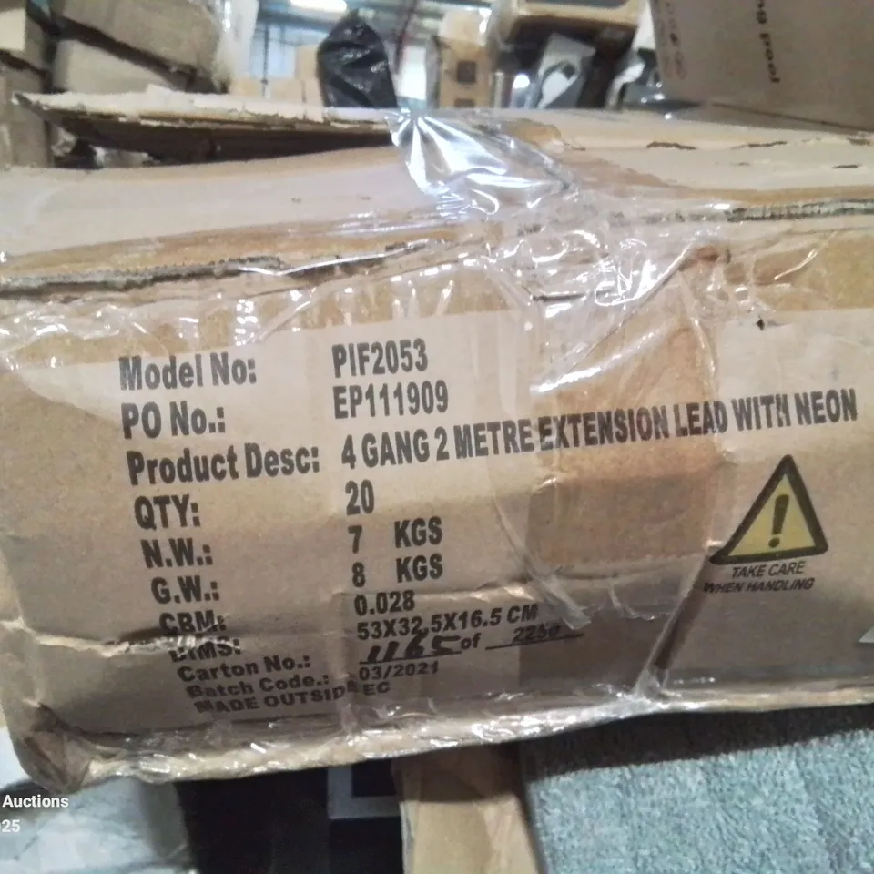 BOX OF APPROXIMATELY 20 4 GANG 2 METRE EXTENSION LEADS