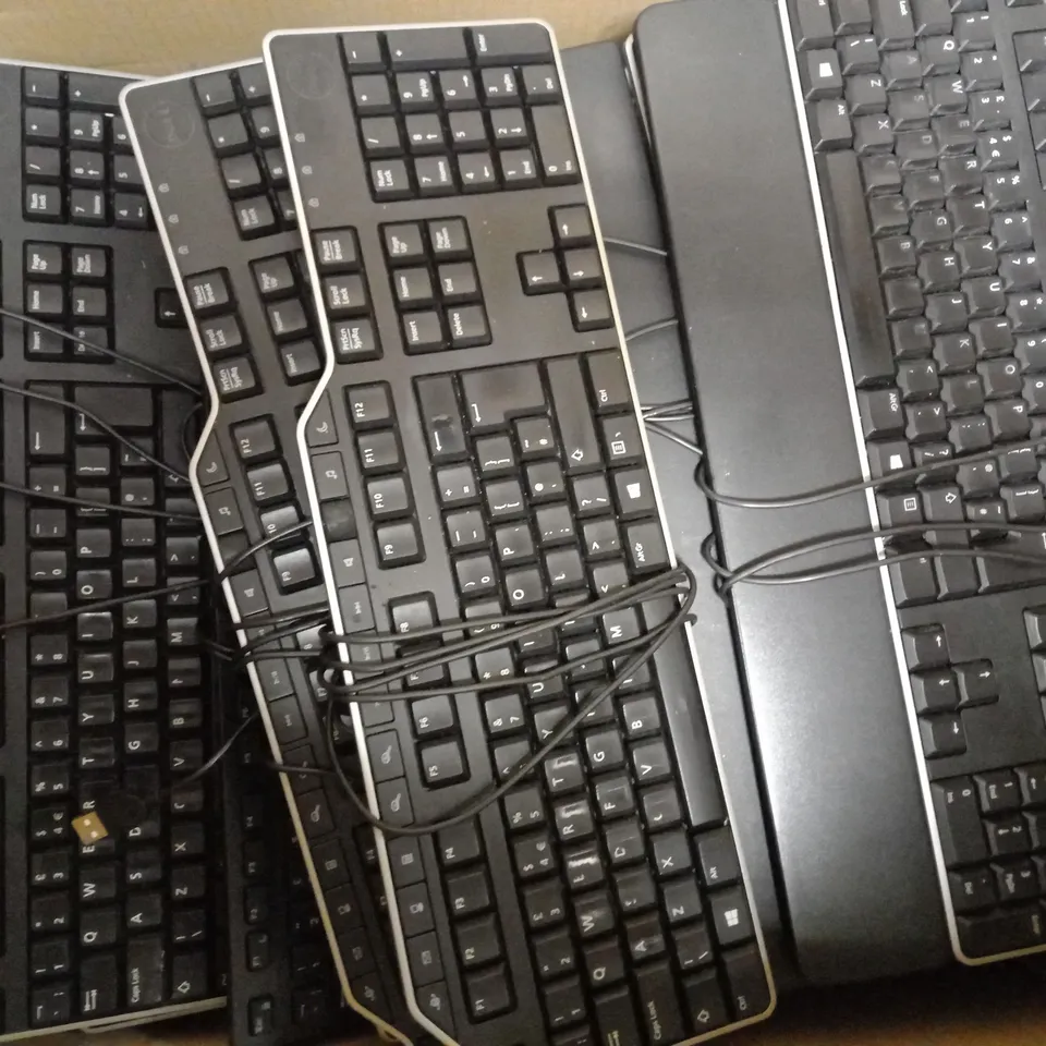LOT OF 20 COMPUTER KEYBOARDS