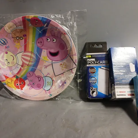 APPROXIMATELY 10 ASSORTED HOUSEHOLD ITEMS TO INCLUDE - PAPER PEPPA PIG PLATES , OCEAN SAVER KITCHEN DEGREASER ,WATER FILTER ETC