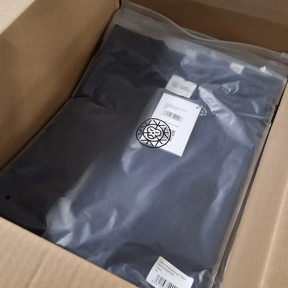BOX CONTAINING APPROXIMATELY 7 BRASS MONKEY MEN'S NAVY T-SHIRT – SIZE M