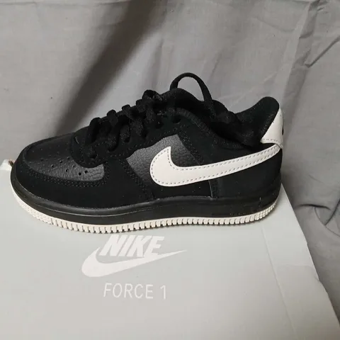 NIKE FORCE 1 LOW LV8 2 LACE SNEAKERS β UK KIDS 11, BLACK/WHITE