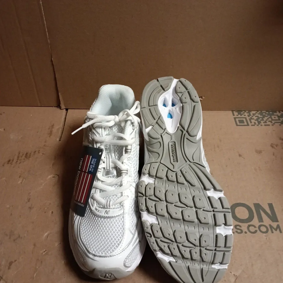 NEW BALANCE WHITE RUNNING TRAINERS - SIZE UK 8