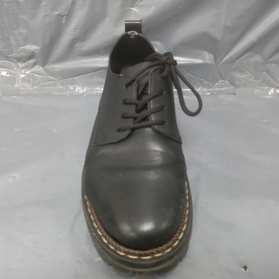 BOXED PAIR OF RIEKER LACE UP SHOES IN BLACK SIZE 6