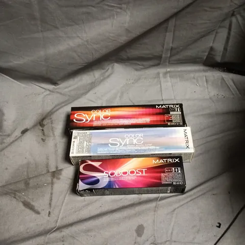 BOX OF APPROXIMATELY 60 MATRIX HAIR CARE PRODUCTS INCLUDING COLOR SYNC BRUNETTE ASH/BRUNETTE NEUTRAL/BRUNETTE MOCHA/VIOLET/MAGENTA AND SO BOOST YELLOW