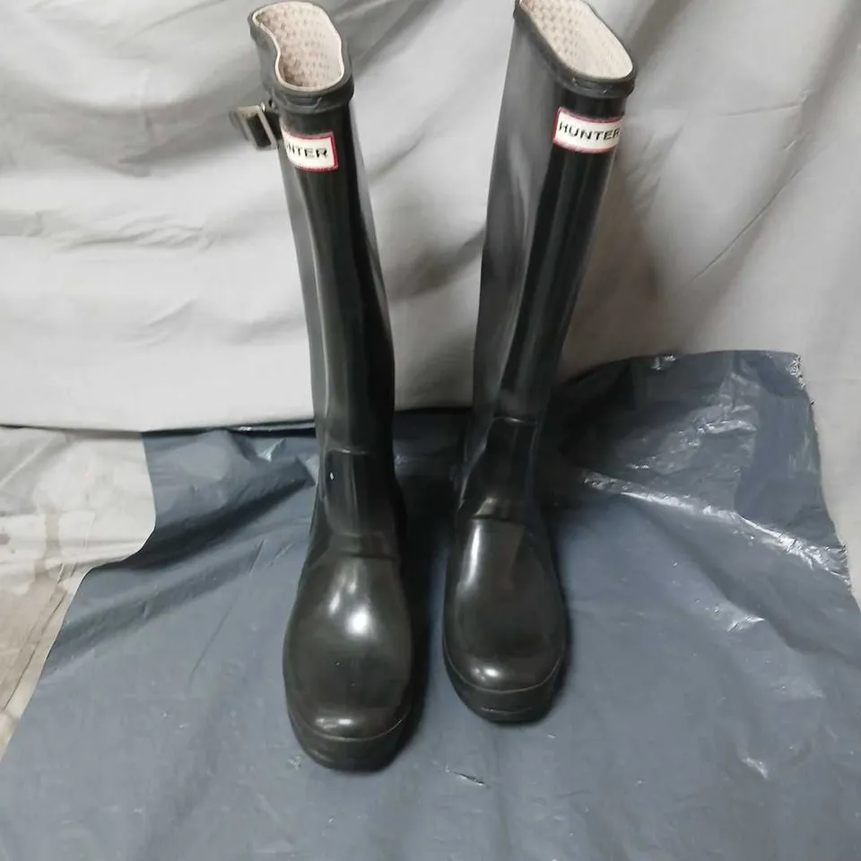 HUNTER KNEE-HIGH WELLINGTON BOOTS – BLACK (WOMEN'S) SIZE 6