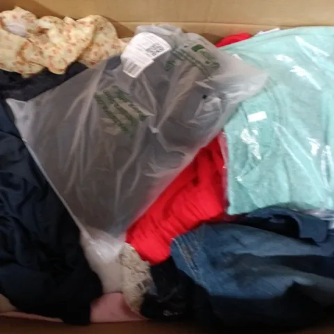 APPROXIMATELY 25 ASSORTED CLOTHING ITEMS IN VARIOUS SIZES, STYLES & COLOURS TO INCLUDE BRANDS SUCH AS HALARA, HEAD, H&M, ETC - COLLECTION ONLY