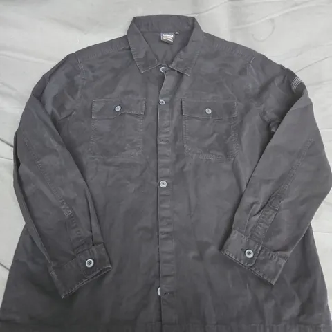 BARBOUR BUTTON OVERSHIRT IN BLACK - 2XL