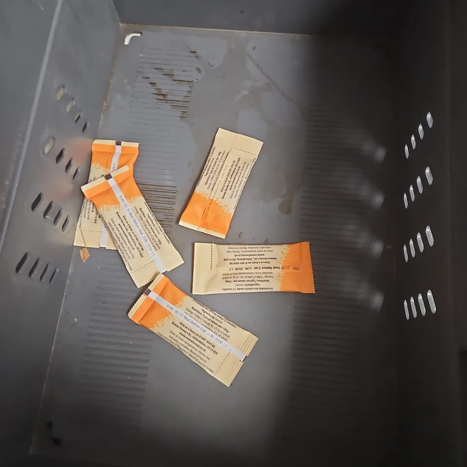 APPROXIMATELY 8 ASSORTED FOOD ITEMS TO INCLUDE - SHEPLEY SPRING WATER - HONEY TEA BOTTLES - ROWSE HONEY 