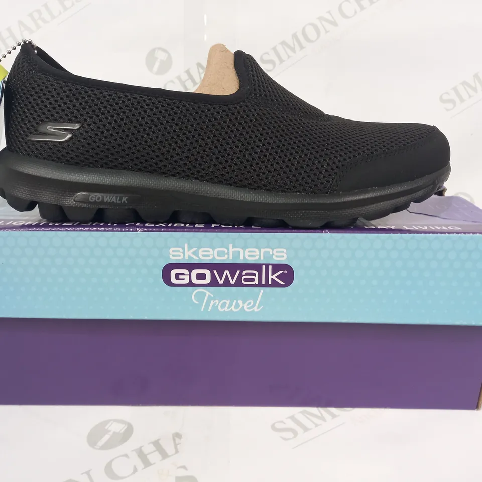 BOXED PAIR OF SKECHERS GO WALK SLIP-ON SHOES IN BLACK SIZE 5