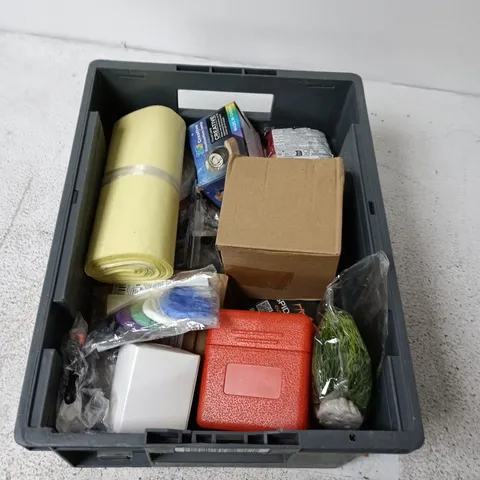 APPROXIMATELY 15 ASSORTED HOUSEHOLD ITEMS INCLUDING CAMPING GAS STOVE, SMALL VISUAL LAMP, SPIDER-LINE ETC.