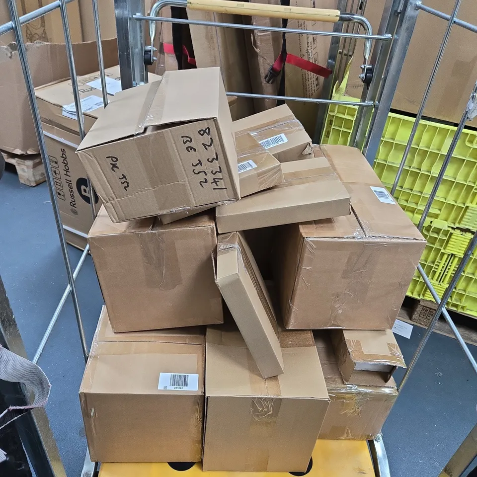 CAGE OF APPROXIMATELY 10 ASSORTED HOMEWARE ITEMS TO INCLUDE BEDDING AND HOME DECOR - COLLECTION ONLY 