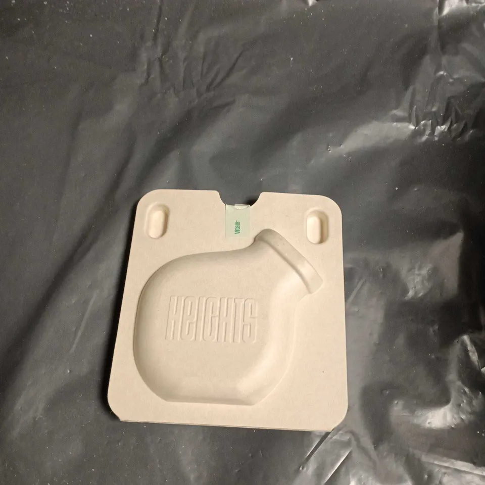 APPROXIMATELY 10 ASSORTED VITAMINS AND SUPPLEMENTS INCLUDING EXTRA DARK CASTOR OIL , HEIGHTS VITAMINS AND NUTRITION GEEKS VITAMIN D3 