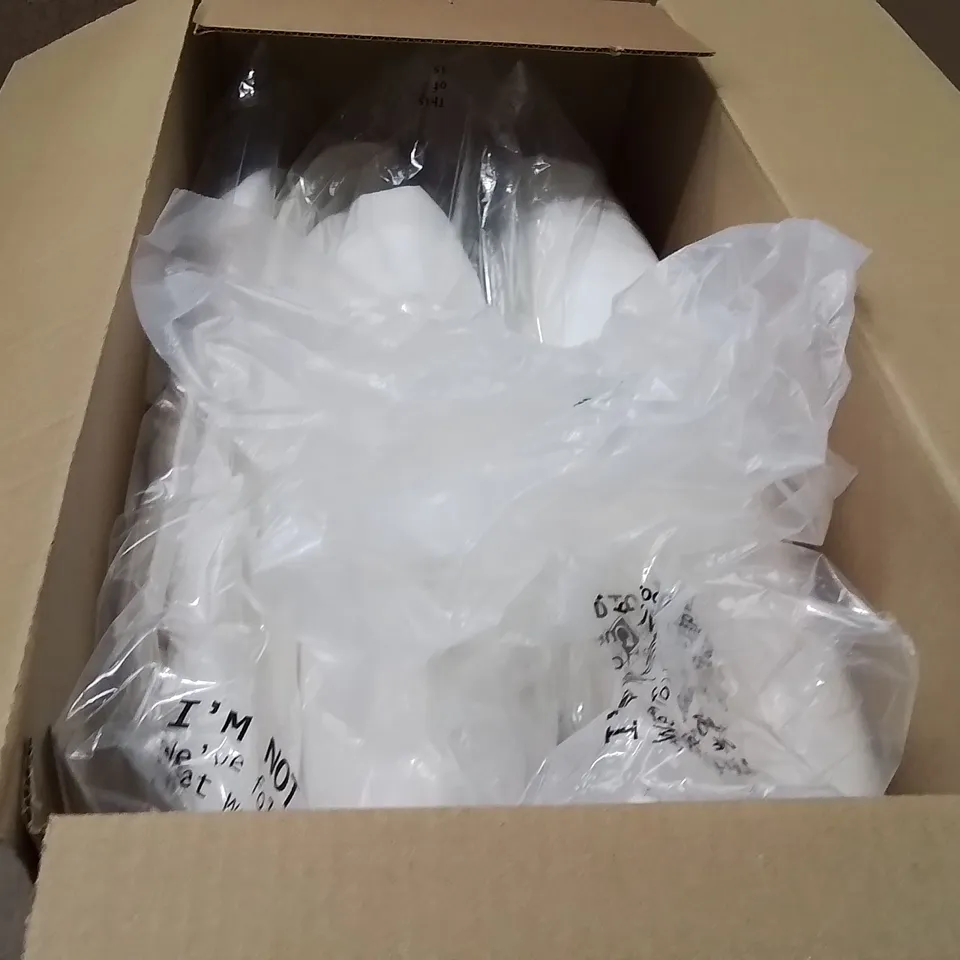 BOXED BRAND NEW APPROXIMATELY 4 SIMPLY BE WHITE QUILTED JACKET SIZE 28