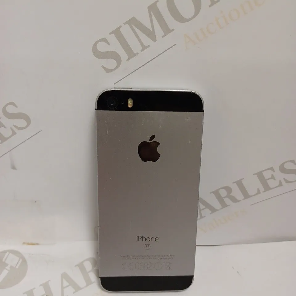 APPLE IPHONE SE (1ST GENERATION) - SILVER