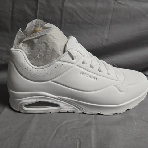 UNBOXED PAIR OF SKECHERS LOS ANGELES TRAINERS IN WHITE - UK SIZE 10.5