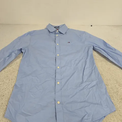 TOMMY JEANS ORIGINAL STRETCH SHIRT – LIGHT BLUE, SIZE M (SLIM FIT)