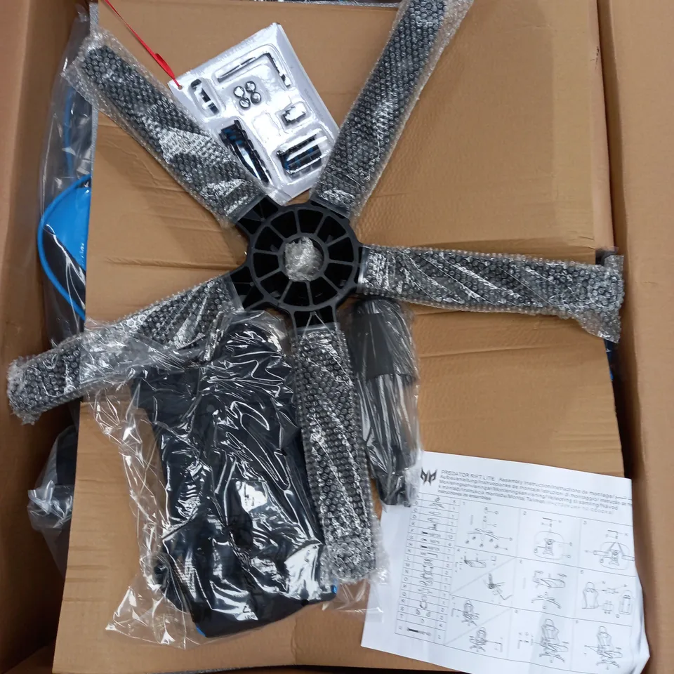 BOXED PREDATOR GAMING CHAIR IN BLUE/BLACK