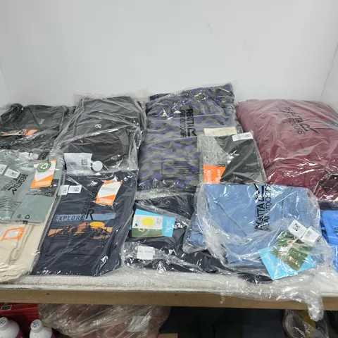 APPROXIMATELY 64 ASSORTED BRAND NEW REGATTA CLOTHING ITEMS IN VARIOUS SIZES, STYLES & COLOURS