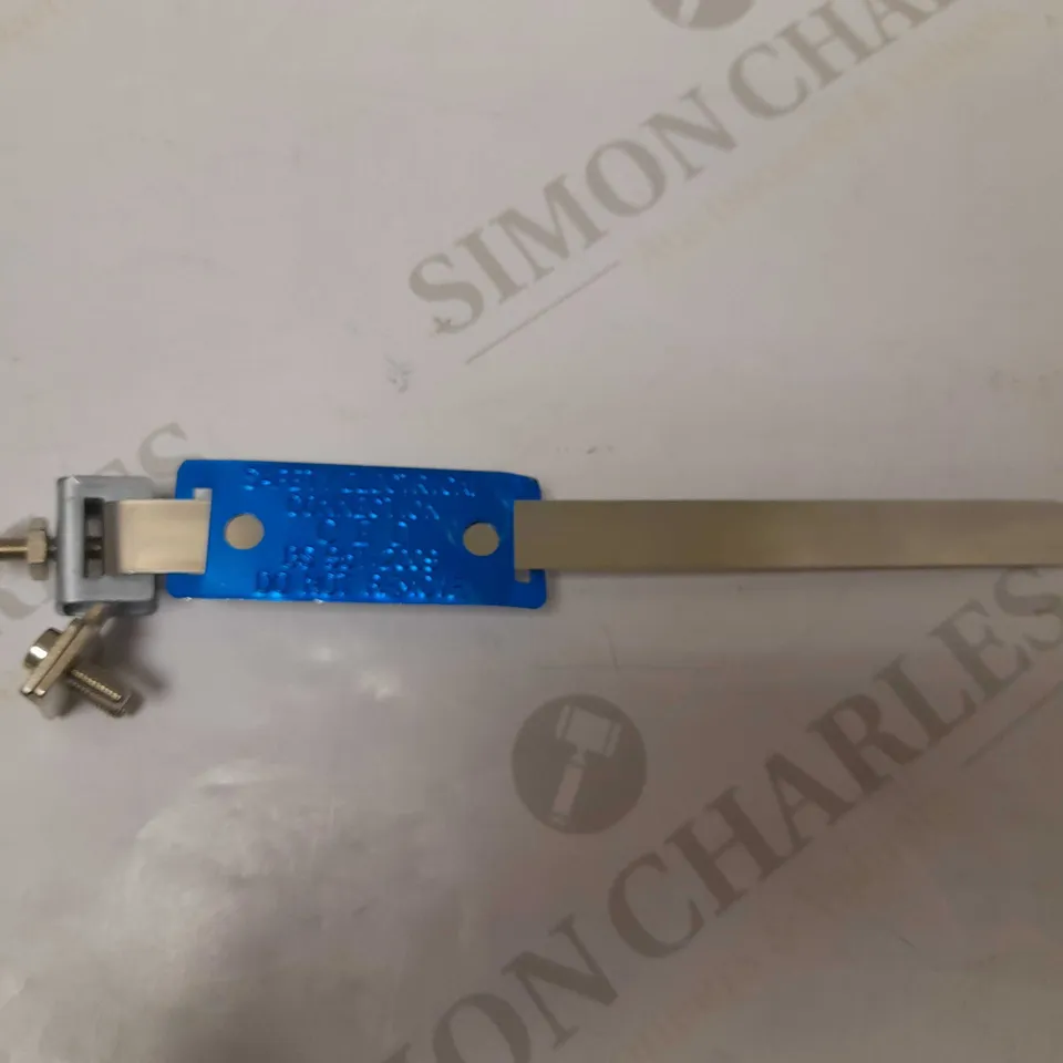 BOX OF APPROX 10 EARTH CLAMPS - 12-32MM 