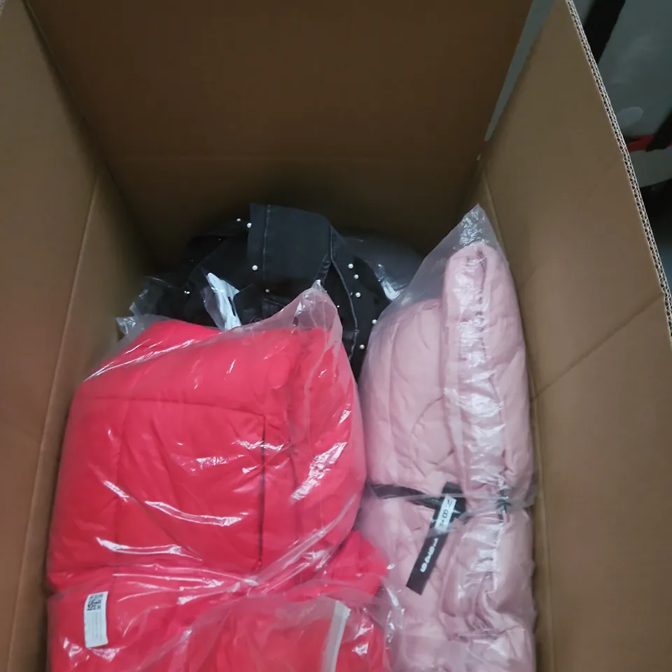 APPROXIMATELY 25 ASSORTED CLOTHING AND FASHION PRODUCTS IN VARIOUS STYLES AND SIZES - COLLECTION ONLY