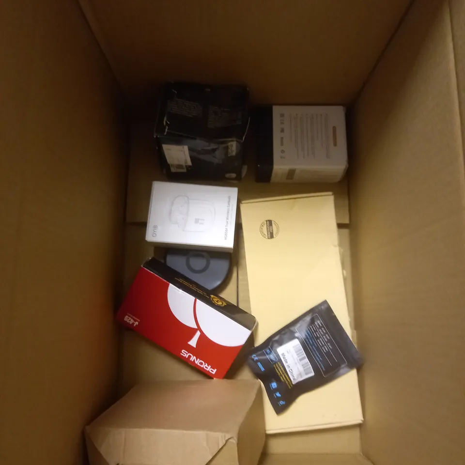 BOX OF APPROXIMATELY 5 ASSORTED ITEMS TO INCLUDE KRYBOARD, WIRELESS EARBUDS, RADIO ETC