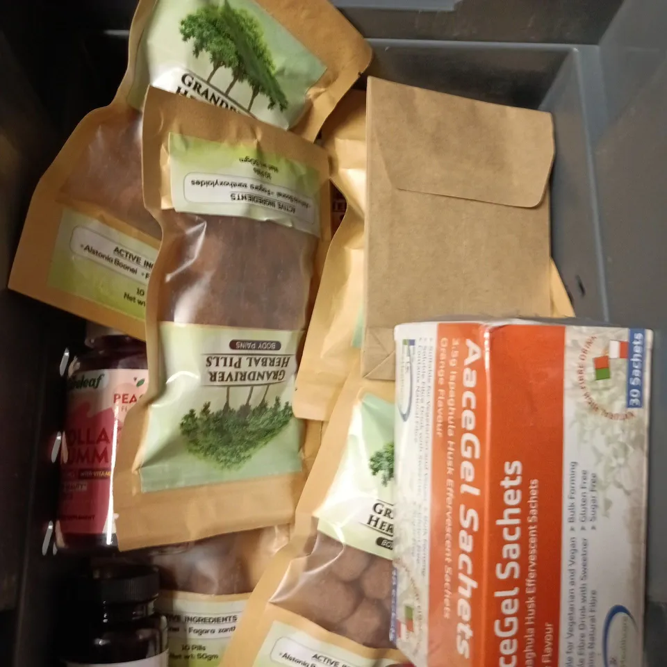 APPROXIMATELY 15 ASSORTED VITAMIN/HEALTH AID PRODUCTS TO INCLUDE HERBAL PILLS, DHA DROPS, HERBAL EXTRACT ETC 