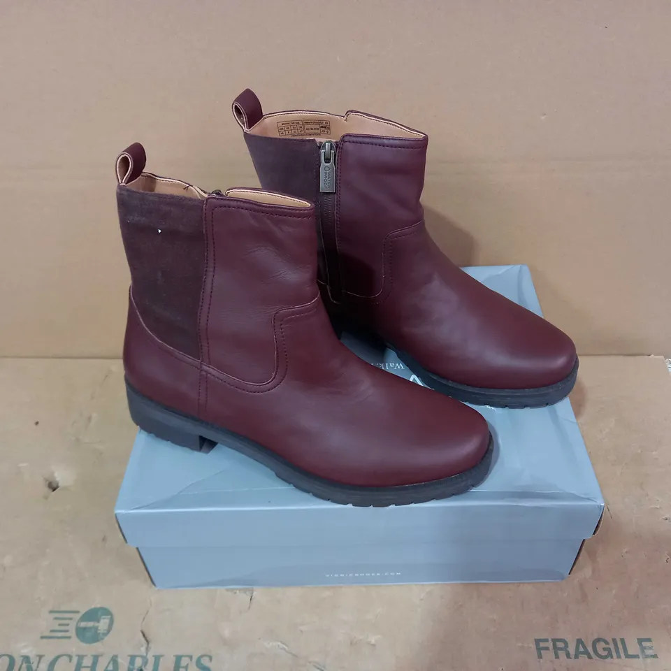 BOXED PAIR OF VIONIC BOOTS - SIZE 6