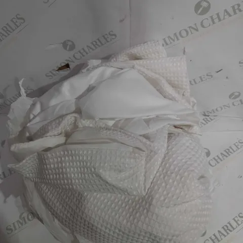 UNBRANDED DOUBLE BED DUVET SET IN WHITE