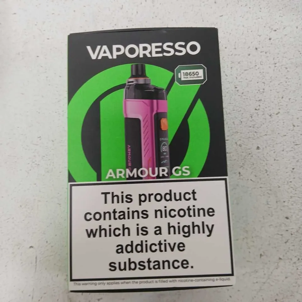 BOX OF APPROXIMATELY 35 ASSORTED E-CIGARETTES AND COMPONENTS TO INCLUDE: VAPORESSO ARMOUR GS DEVICE KIT 