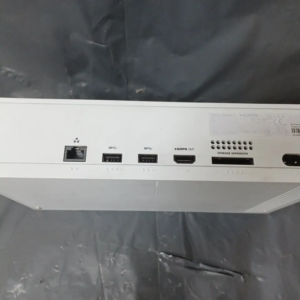 XBOX SERIES S CONSOLE WITH CONTROLLER, HEADSET, HDMI AND CHARGING CABLE AND POWER PLUG WHITE