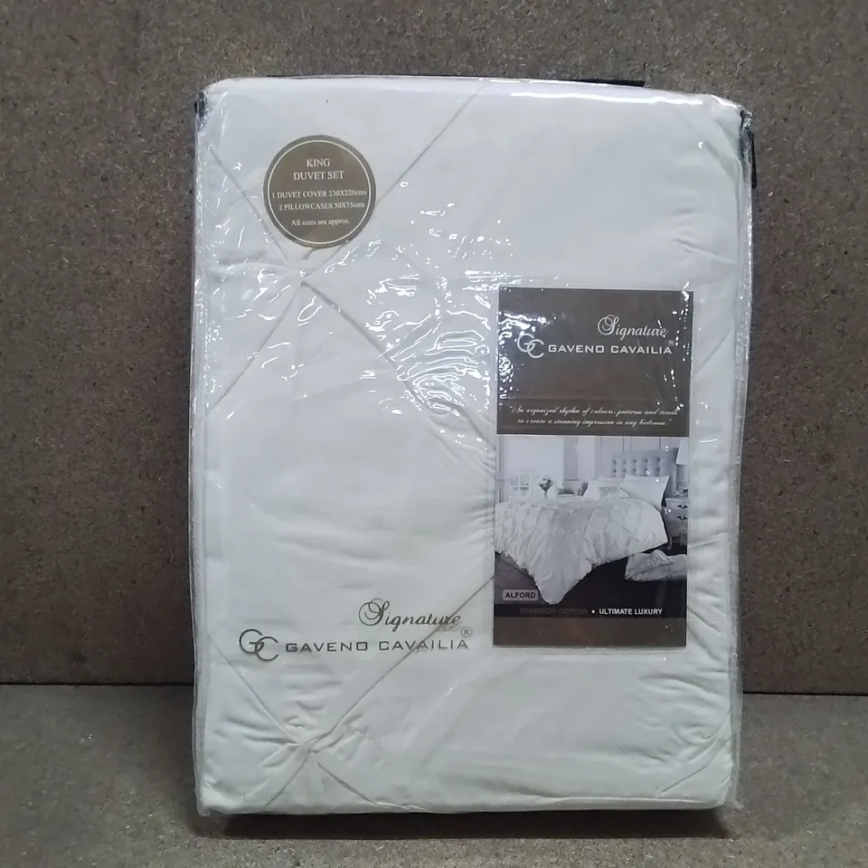 BRAND NEW GAVENO CAVAILIA KING DUVET SET (CREAM)