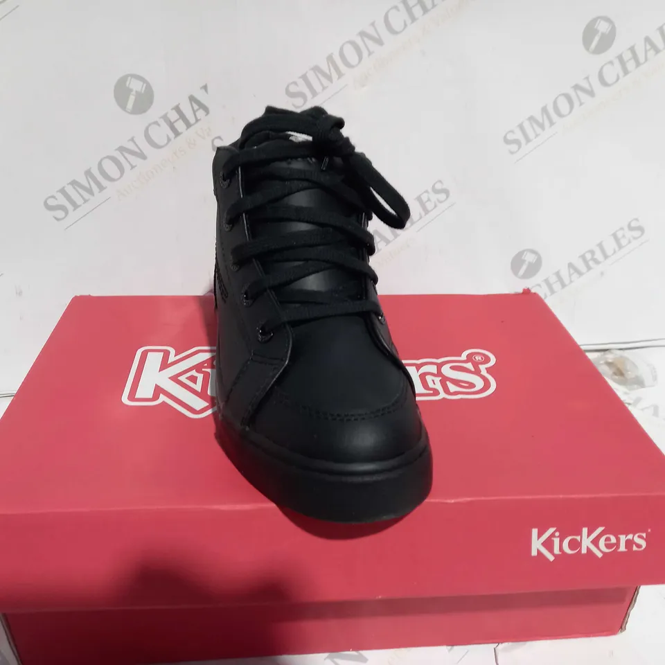 BOXED KICKERS TOVNI HI TOP LEATHER LACE UP SCHOOL BOOT - UK SIZE 13KIDS
