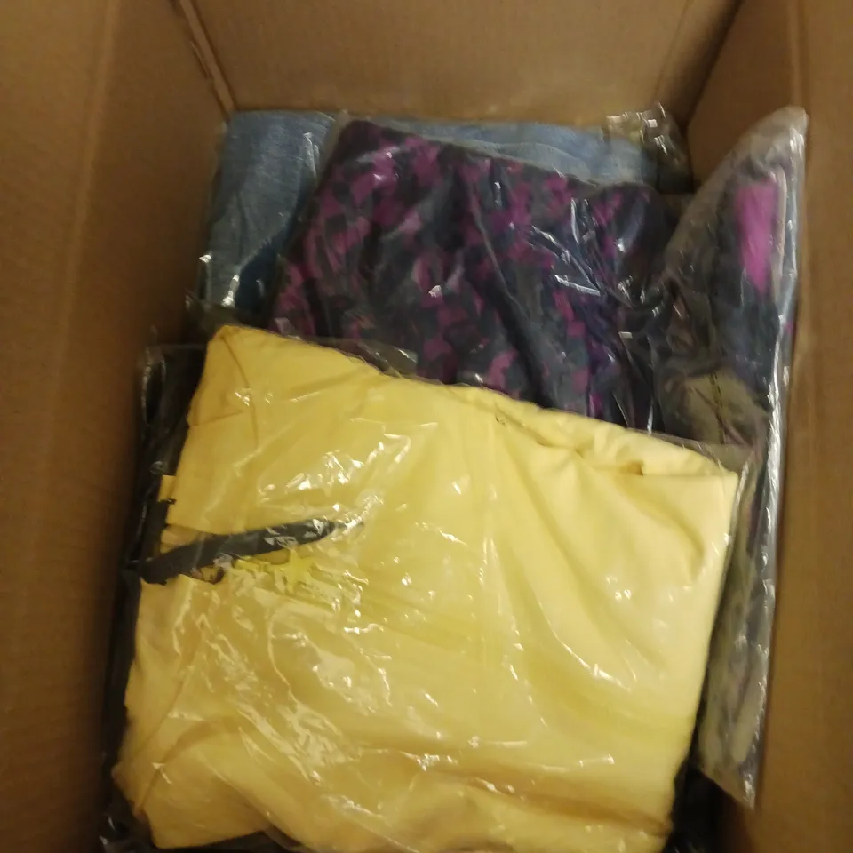 LOT OF APPROX 18 BRAND NEW CLOTHING ITEMS IN VARIOUS SIZES