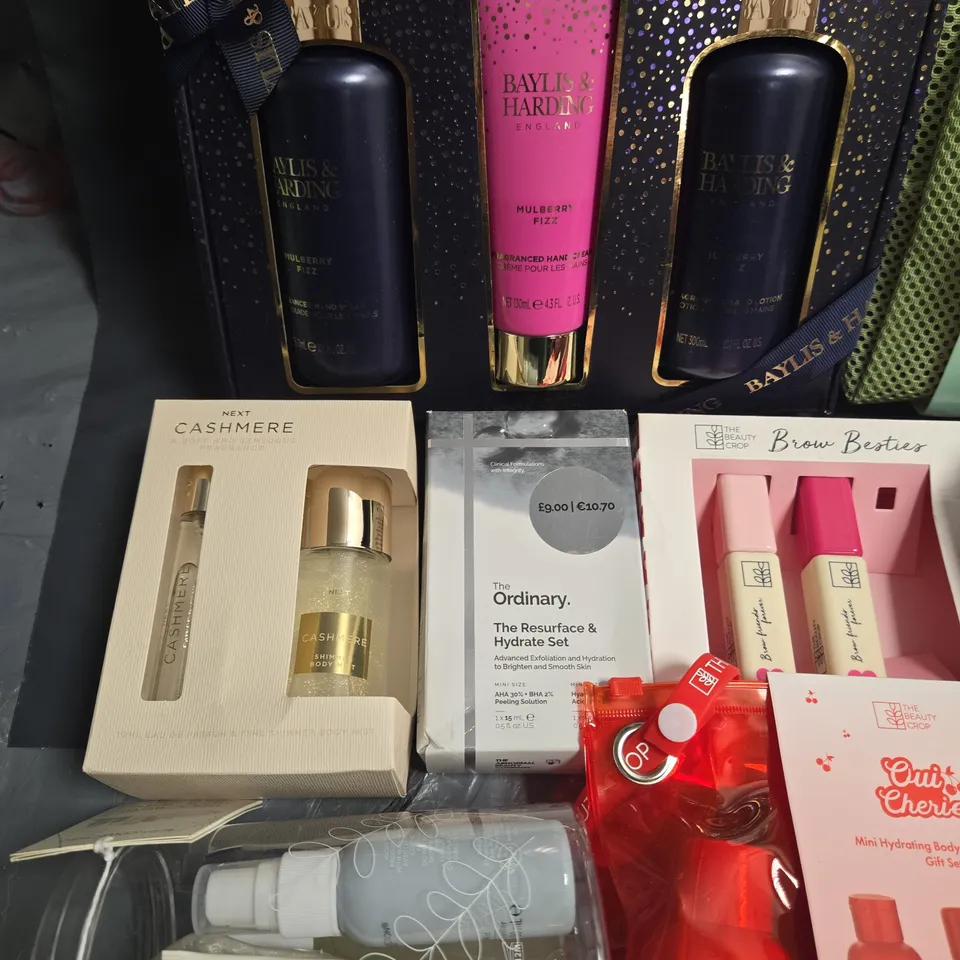 LOT OF 8 ASSORTED HEALTH AND BEAUTY ITEMS TO INCLUDE THE BEAUTY CROP, BOOTS AND NEXT