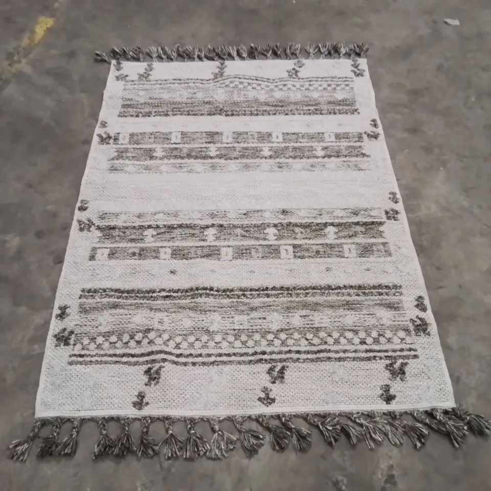 QUALITY DESIGNER AREA RUG - APPROXIMATELY 180X120CM